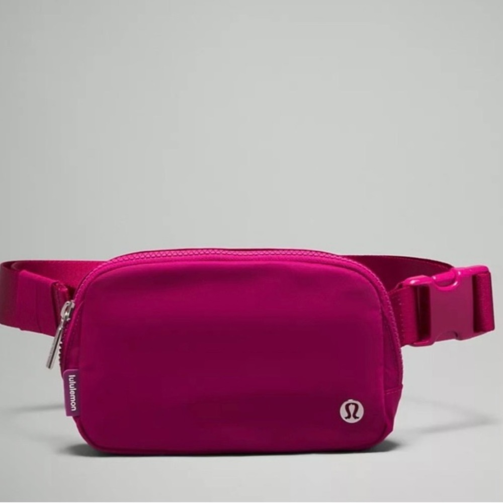 BNWT Lululemon 1LT Belt Bag in Wild Berry